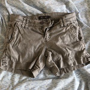 Vintage Short shorts in faded green